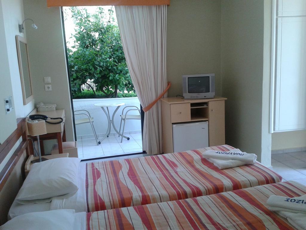 Polyrizos Hotel Rodakino Room photo