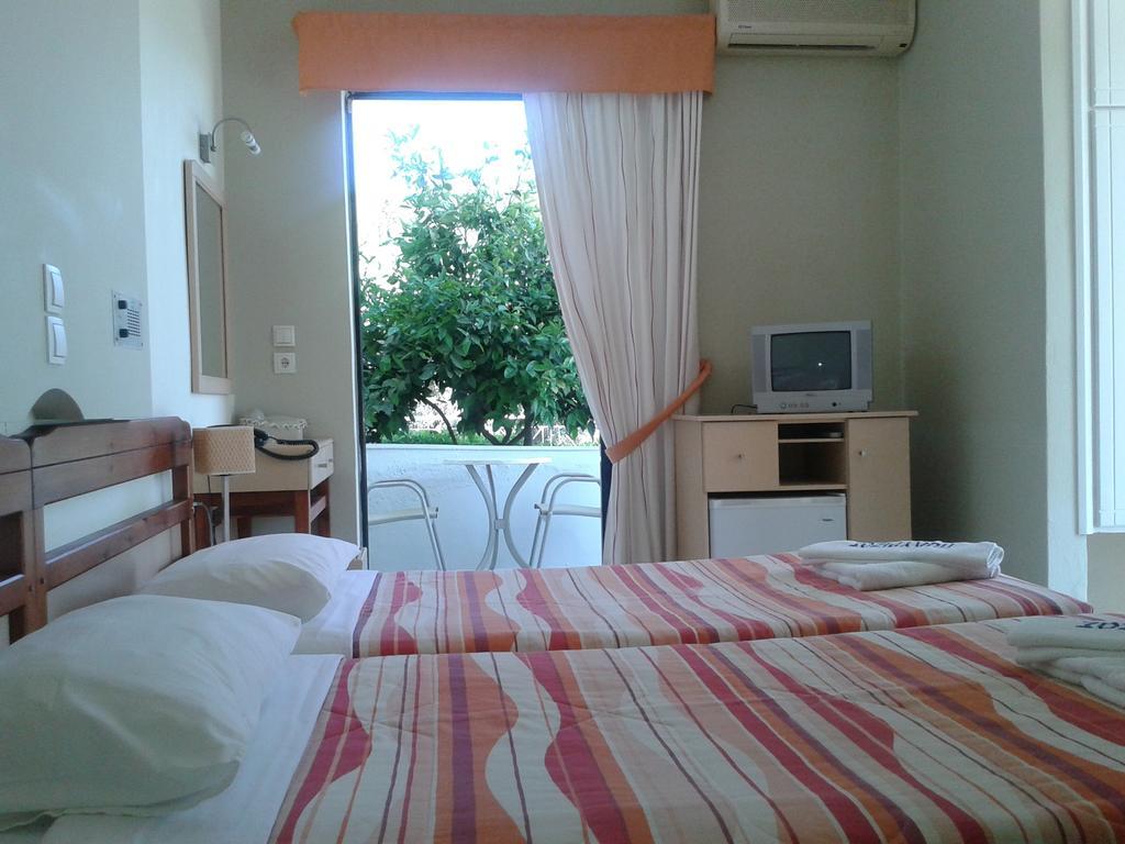 Polyrizos Hotel Rodakino Room photo